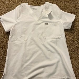 FIGS ONE POCKET SCRUB TOP NWT!